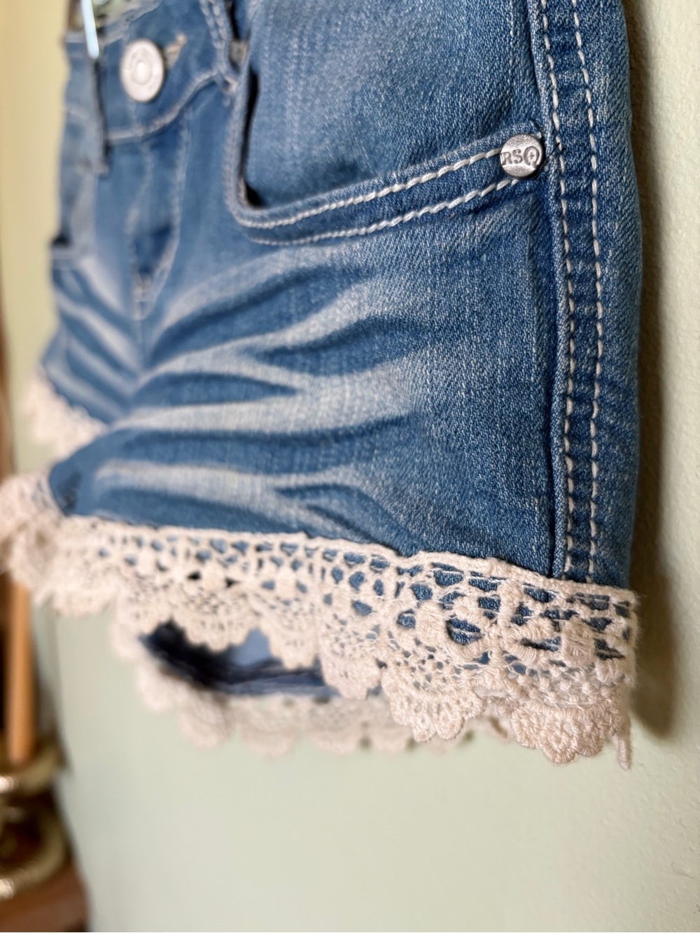 RSQ Denim Lace Boho Cali Crochet Hot Shorts Size 5 Country Cowgirl Beach Coastal - Picture 6 of 16